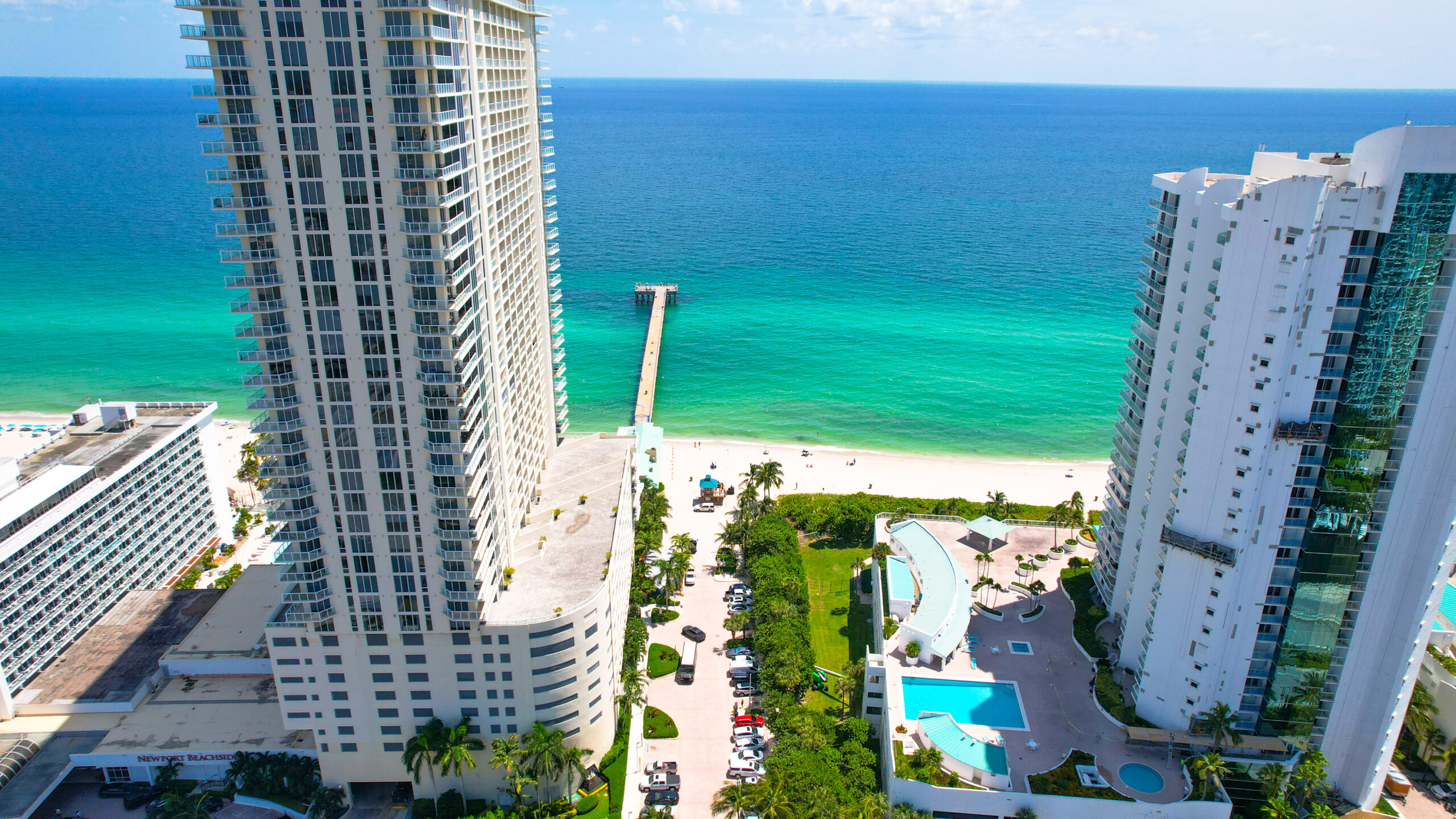 La Perla Sunny Isles condos for sale — oceanfront twin-tower condominium on Collins Avenue